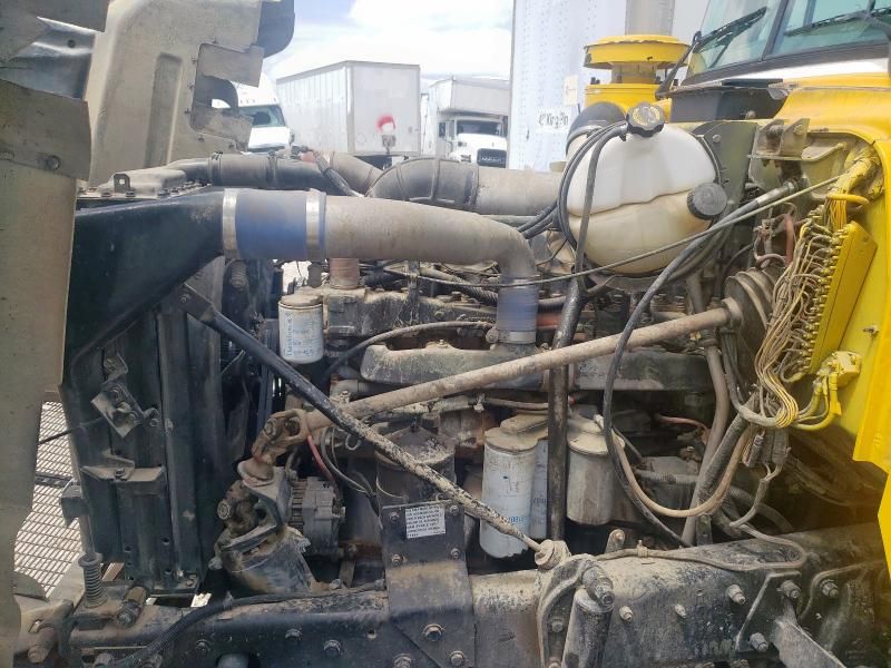 1997 Mack RD690S Flatbed Truck
