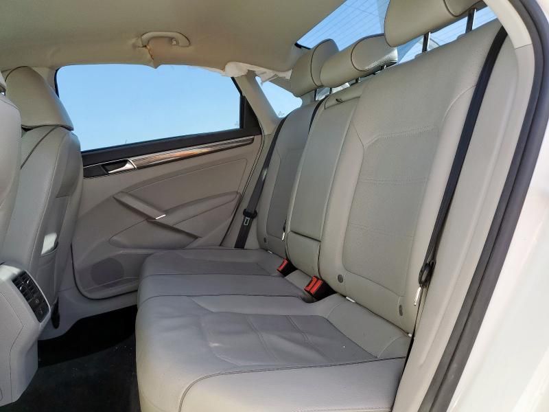 2018 Volkswagen Passat SE