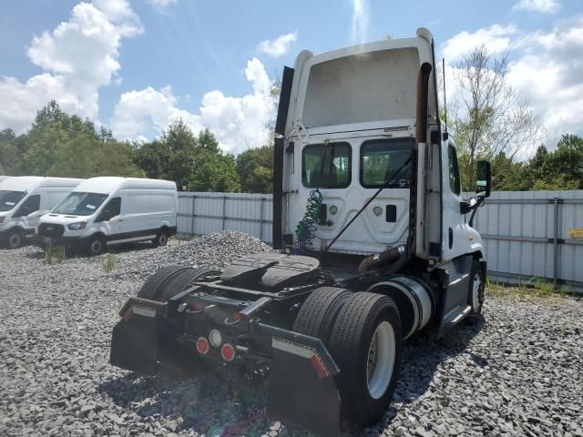 2015 Freightliner Cascadia 125 Semi Truck