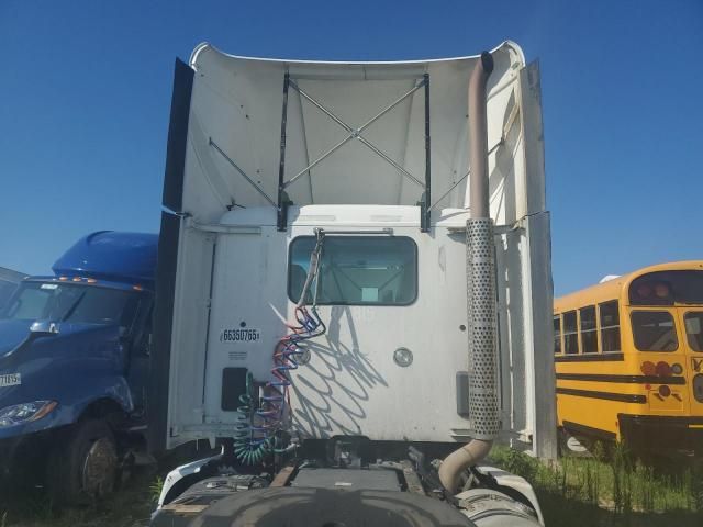 2014 Kenworth T680 Semi Truck