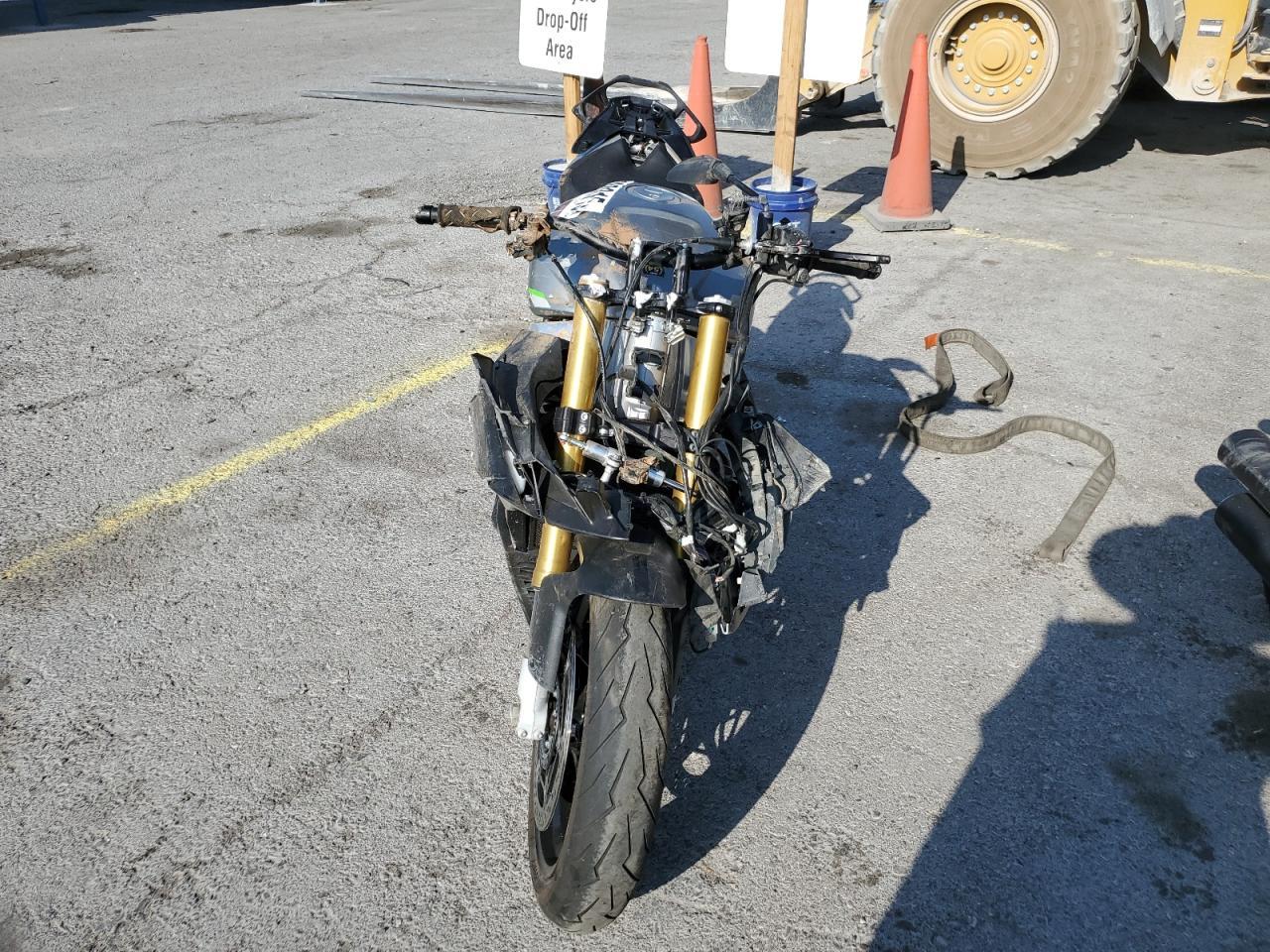 2023 Aprilia Tuono V4