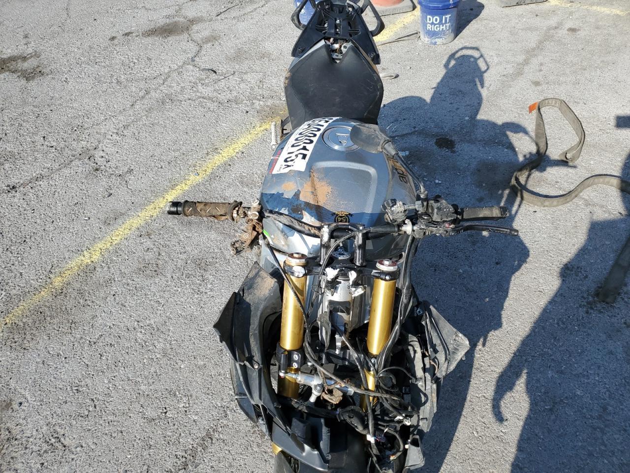 2023 Aprilia Tuono V4