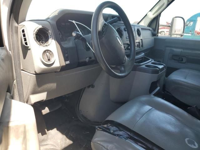 2018 Ford Econoline E350 Super Duty Cutaway Van