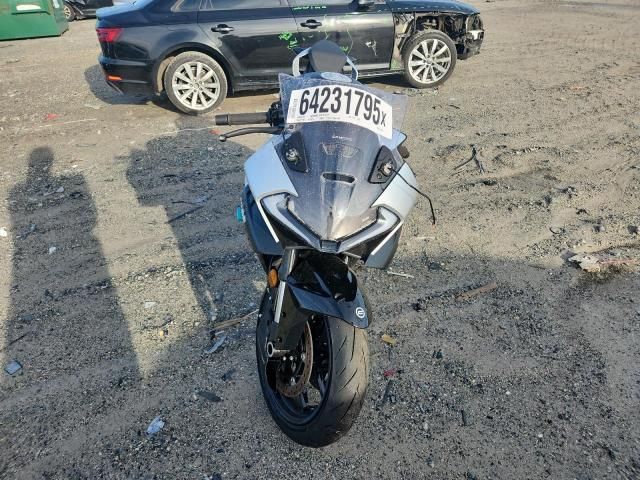 2025 Cf Moto 675SS
