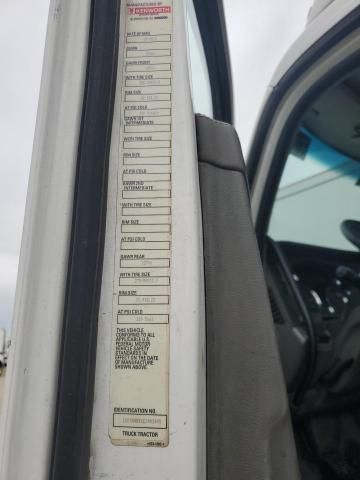 2014 Kenworth T680 Semi Truck