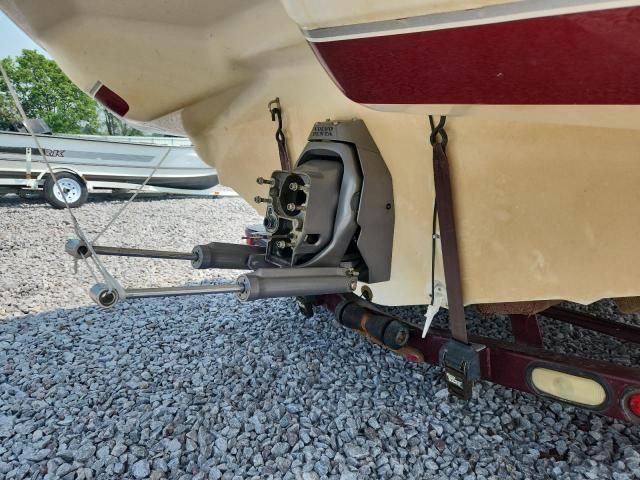 2005 Larson Boat