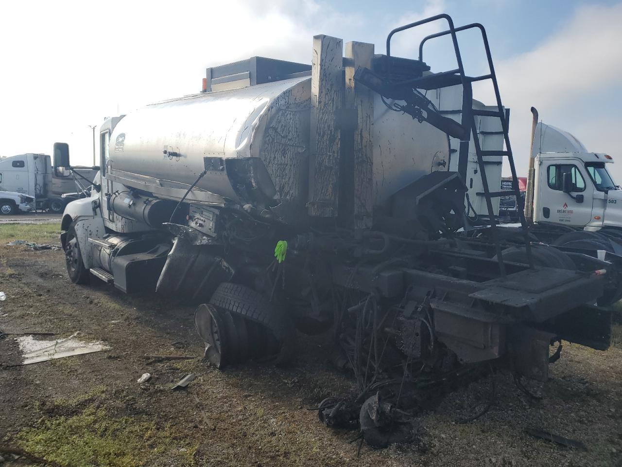 2017 Kenworth T370 OIL Distributor Truck