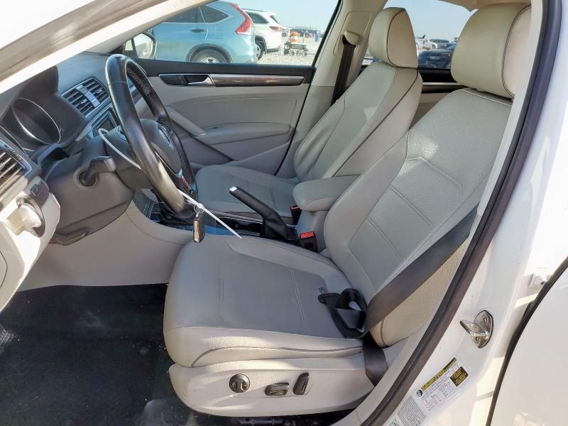 2018 Volkswagen Passat SE