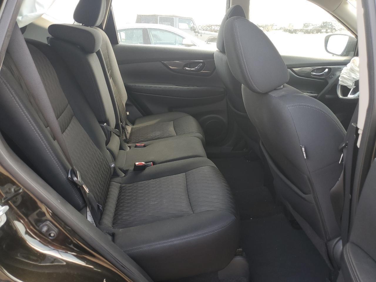 2017 Nissan Rogue sv