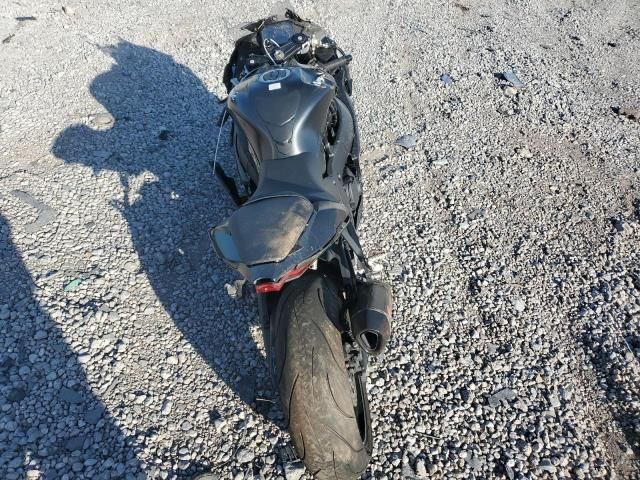 2021 Kawasaki ZX1002 M