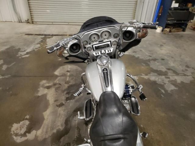 2010 Harley-Davidson Flhx