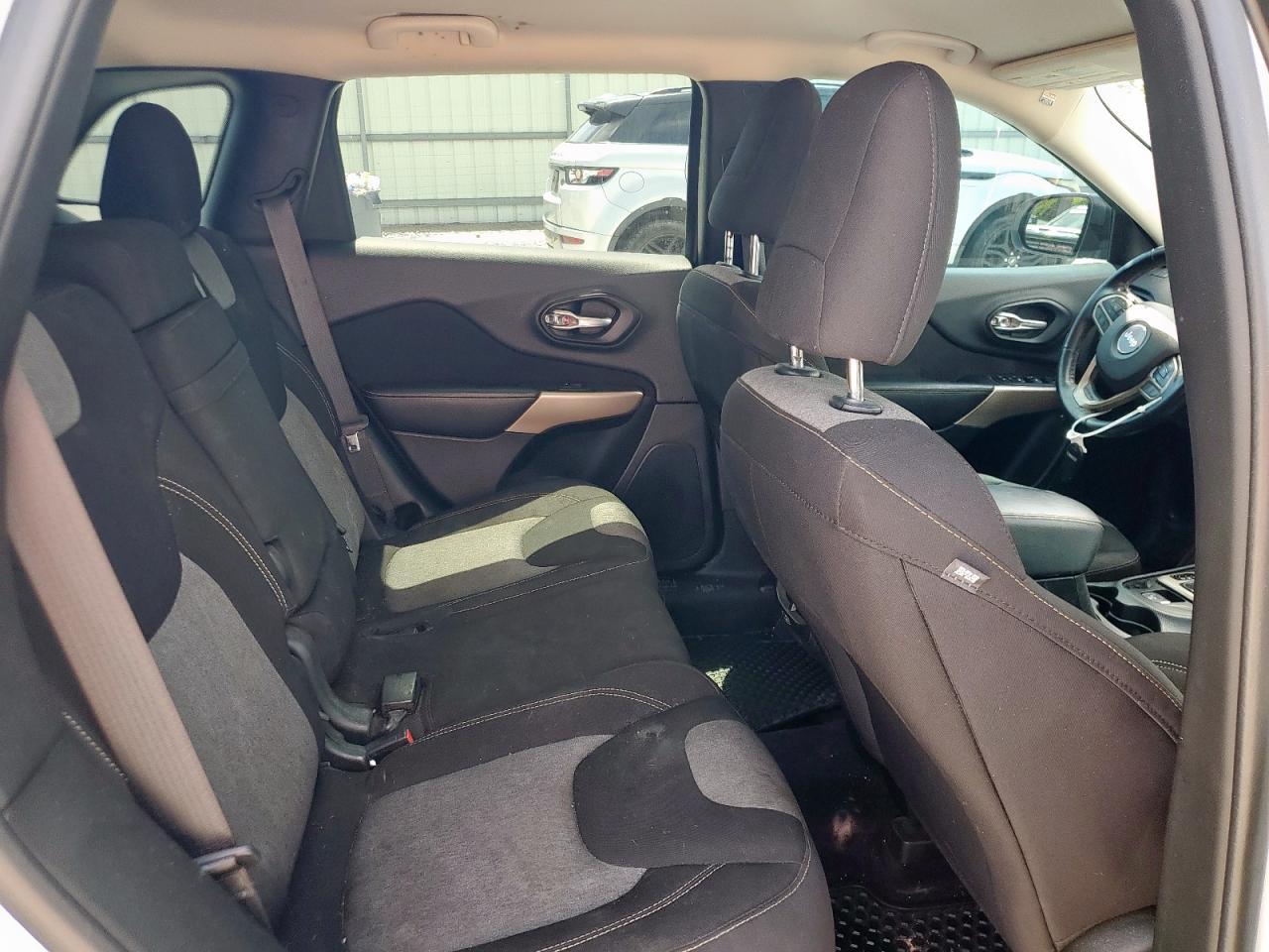 2017 Jeep Cherokee Sport