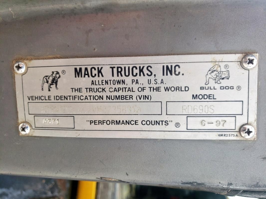 1997 Mack RD690S Flatbed Truck