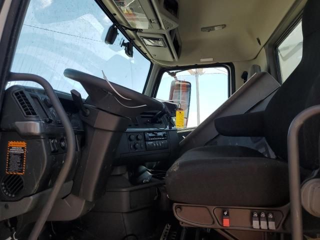 2022 Volvo VNR Semi Truck