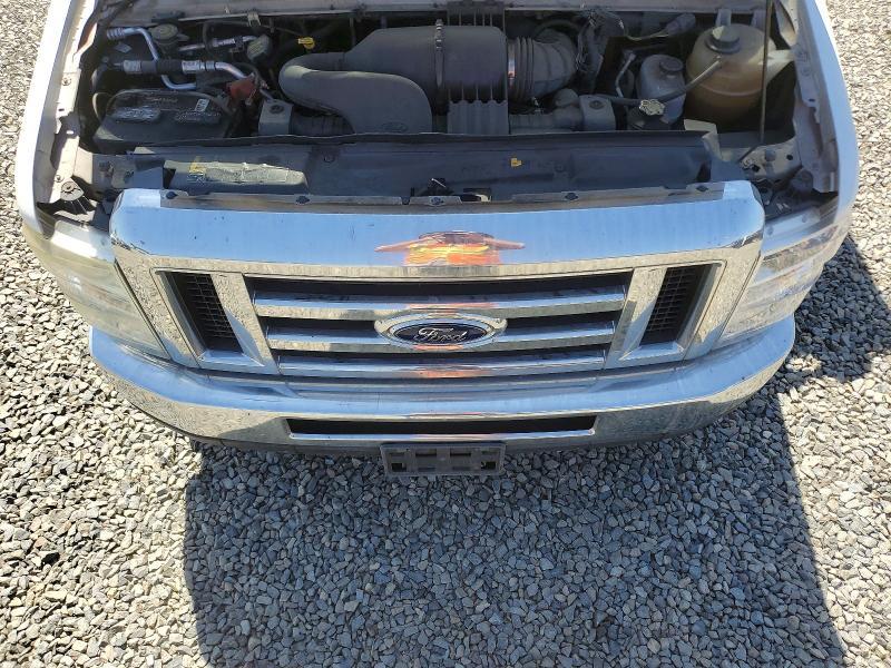2011 Ford Econoline E350 Super Duty Cutaway Van