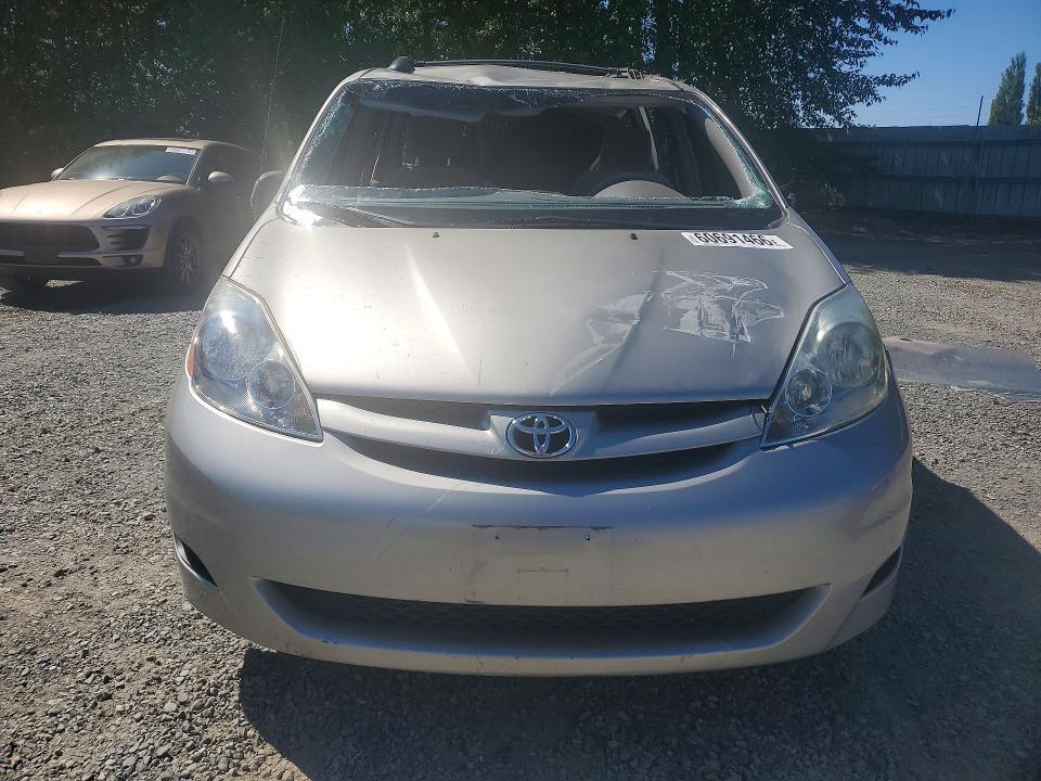 2006 Toyota Sienna le 8 Passenger