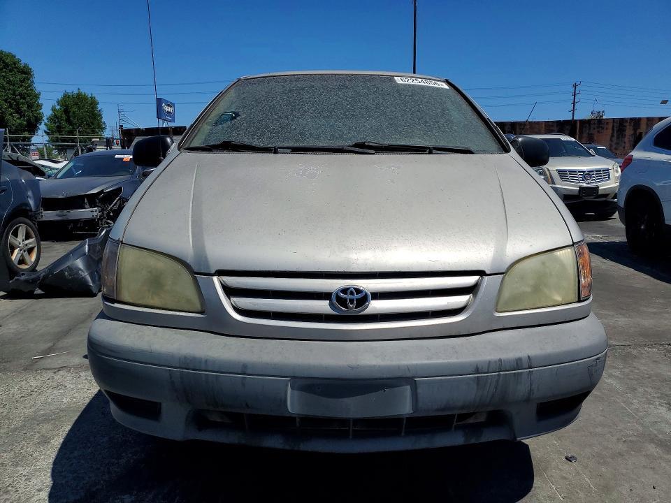 2001 Toyota Sienna ce