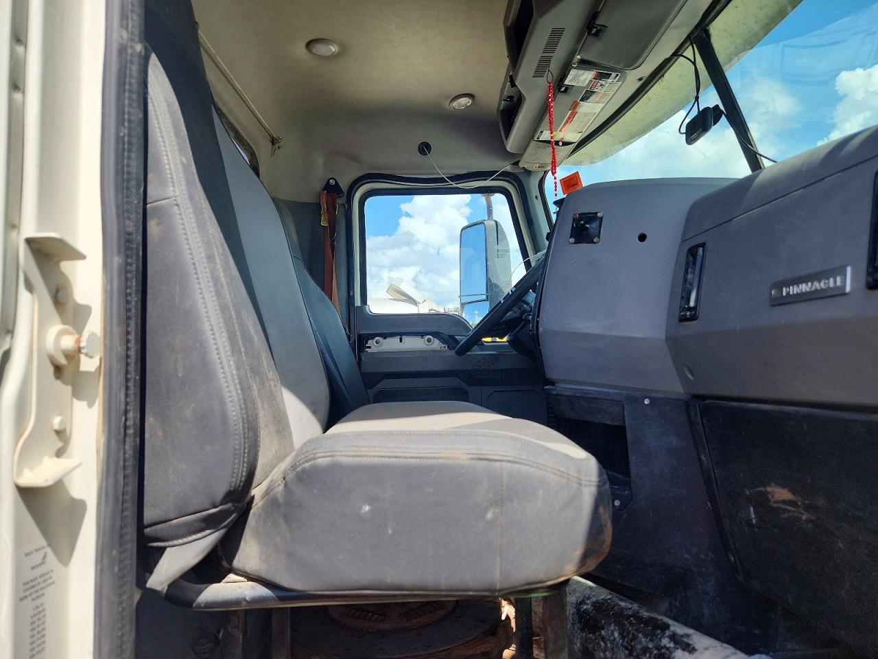 2019 Mack PI64T Semi Truck