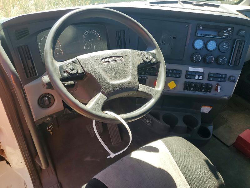 2019 Freightliner Cascadia 126 Semi Truck