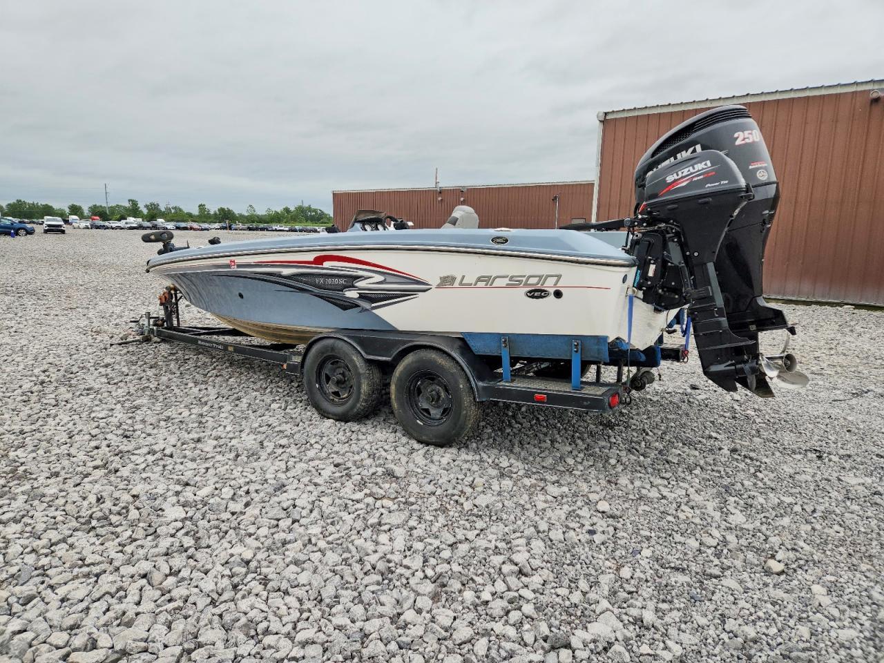 2014 Larson Boat-Boat