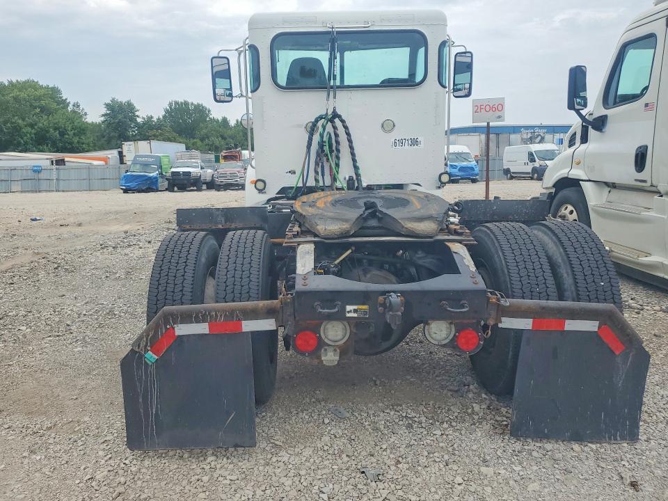 2018 Peterbilt 348 Semi Truck