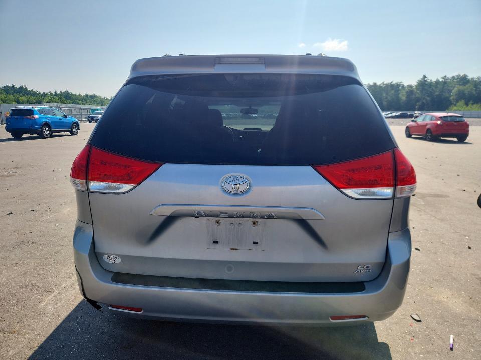 2011 Toyota Sienna le