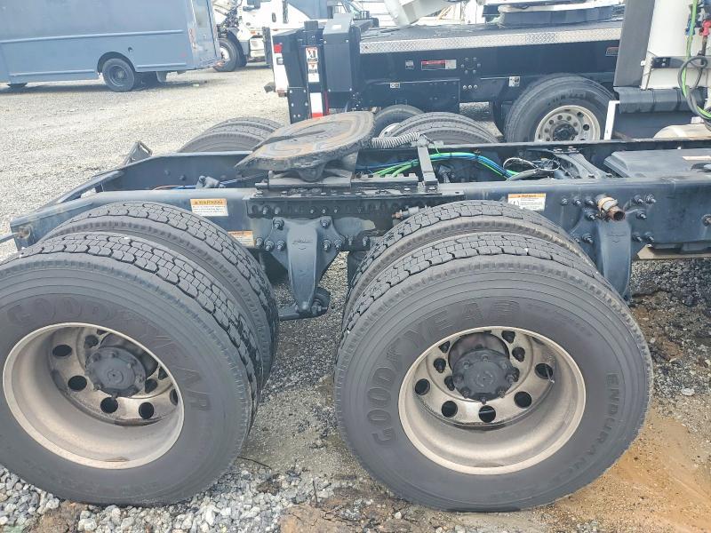 2020 Freightliner Cascadia 126