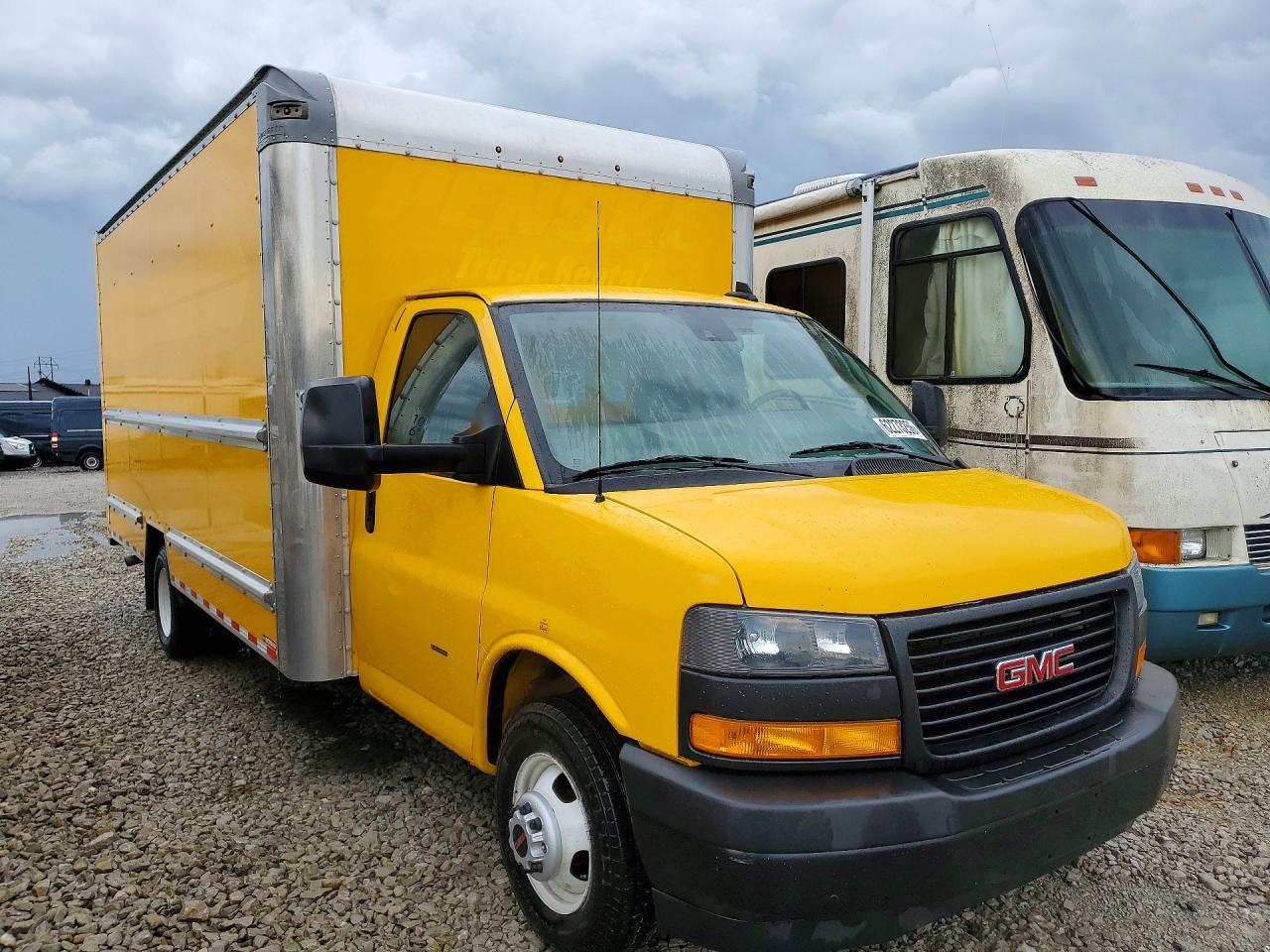 2022 GMC Savana Cutway BOX Truck