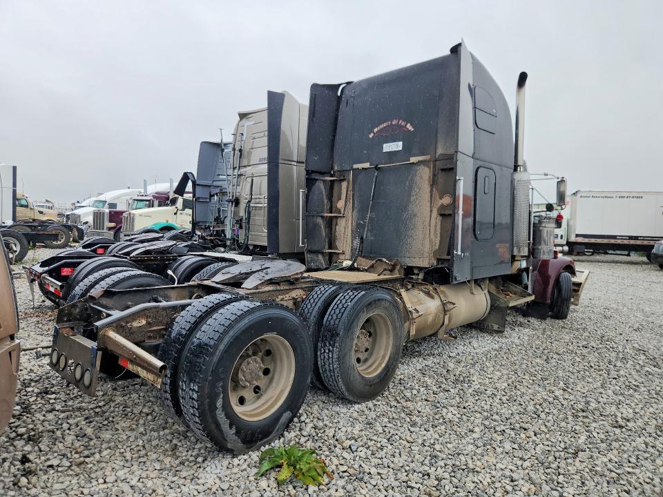 2000 Freightliner Convention-Semi Truck
