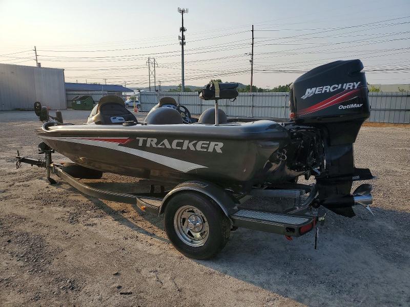 2005 Tracker Boat
