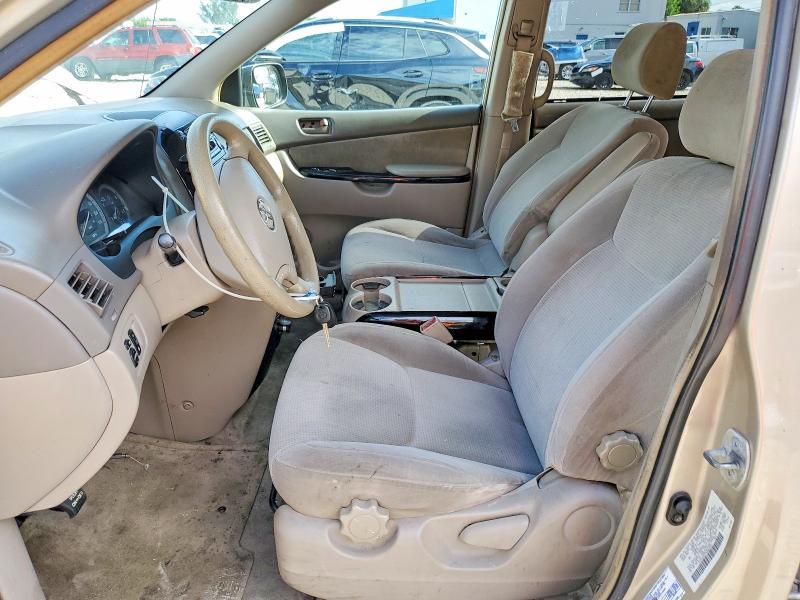 2004 Toyota Sienna le 7 Passenger
