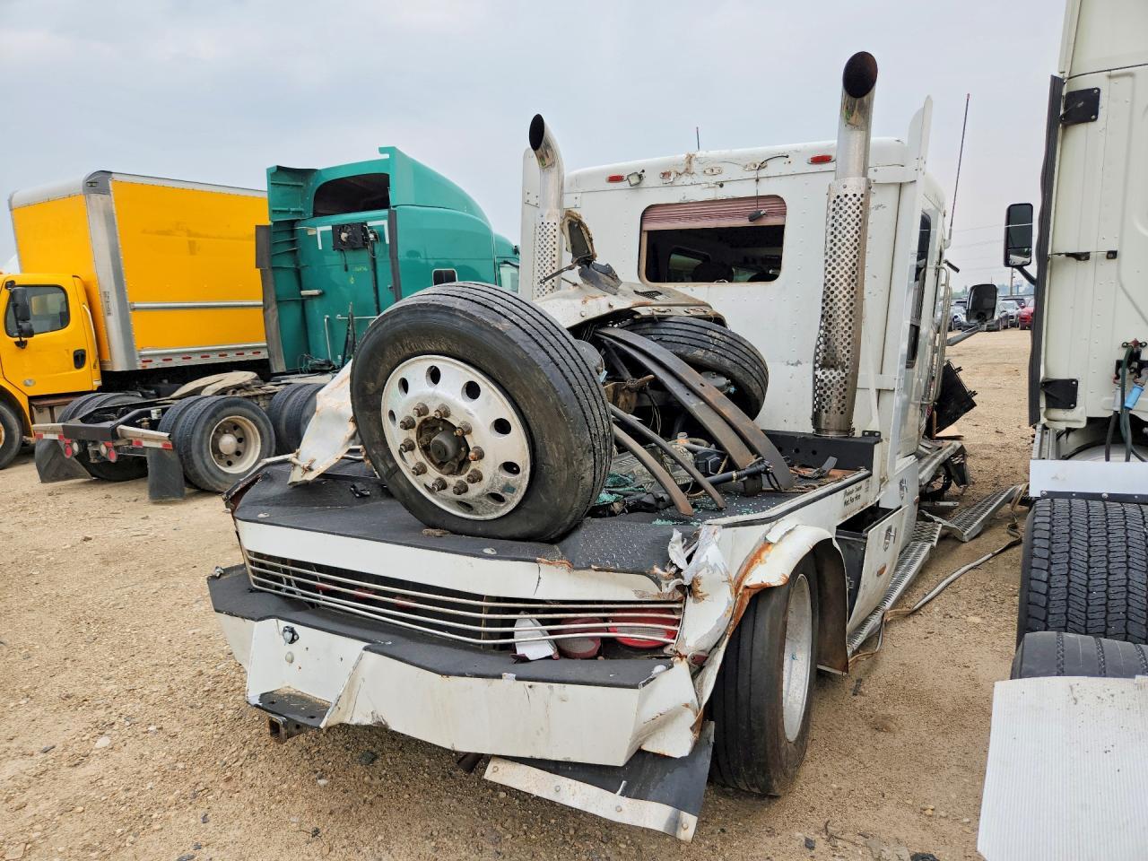 2006 Peterbilt 385 Semi Truck