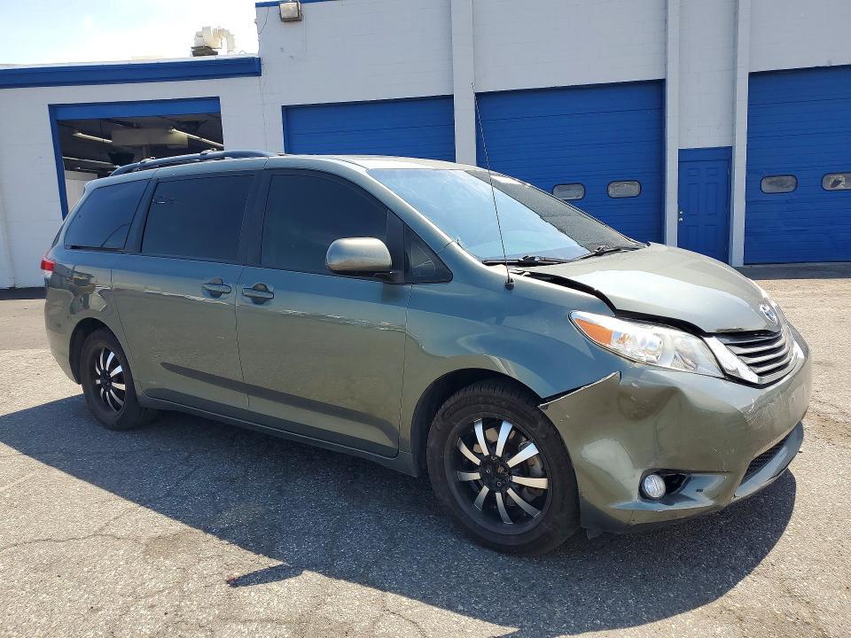 2014 Toyota Sienna xle 7-passenger