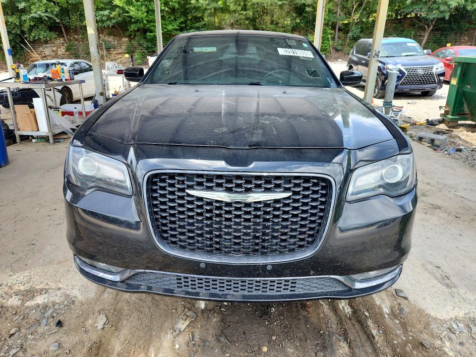2018 Chrysler 300 s