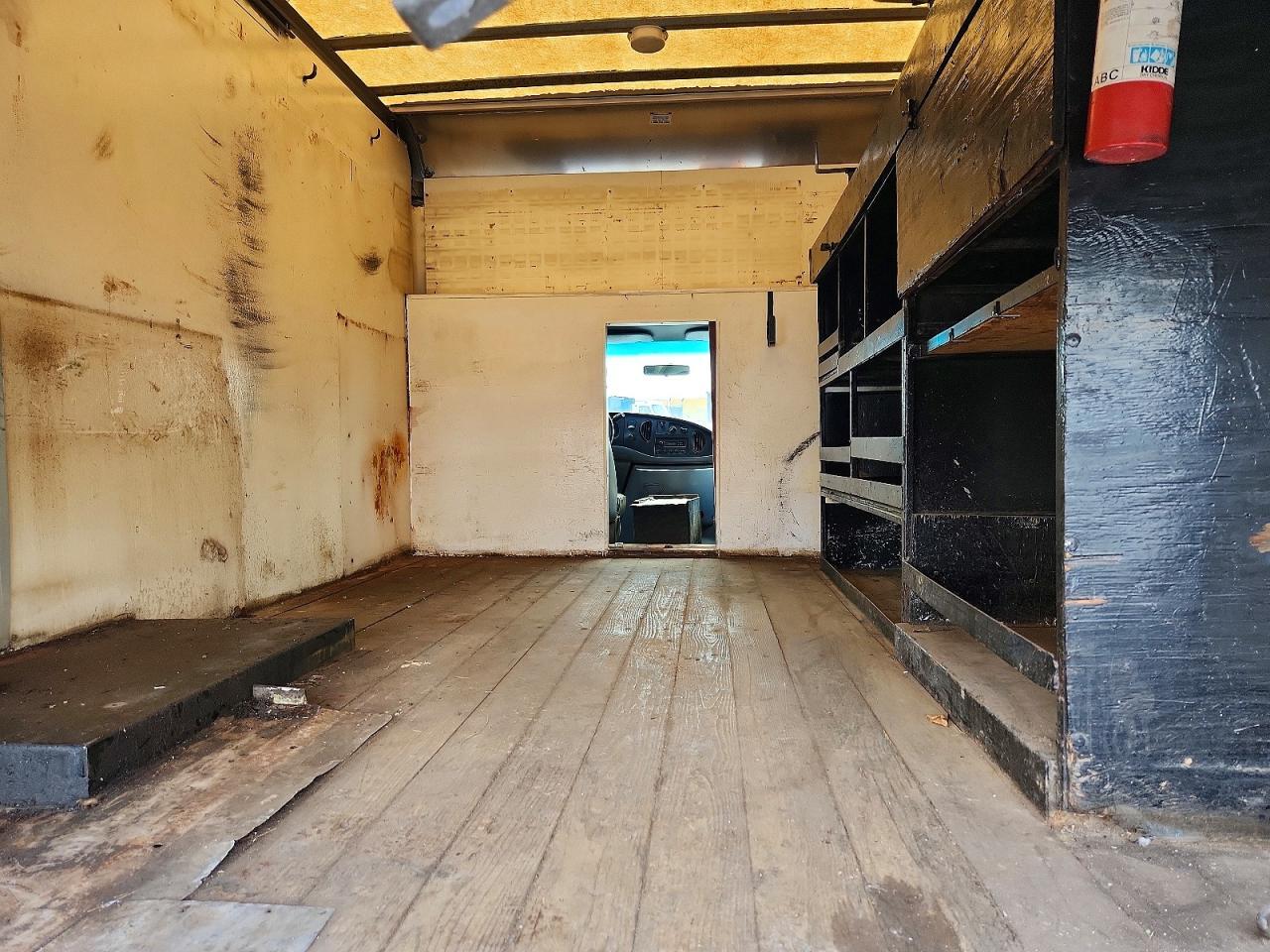1998 Ford E350 BOX Truck