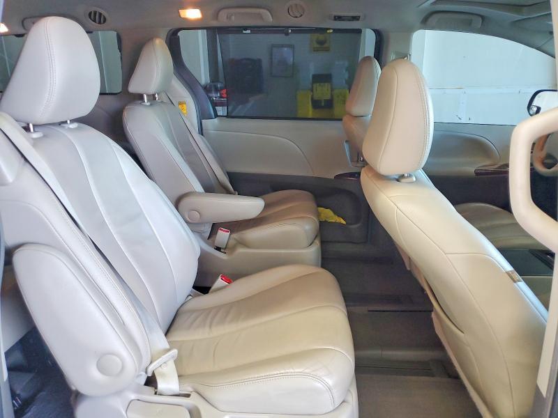 2014 Toyota Sienna xle 7-passenger
