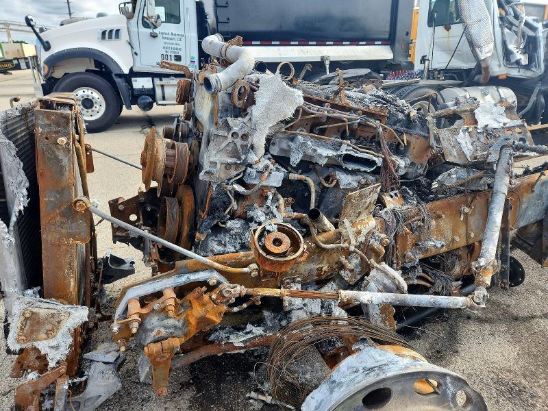 2012 Peterbilt 587 Semi Truck