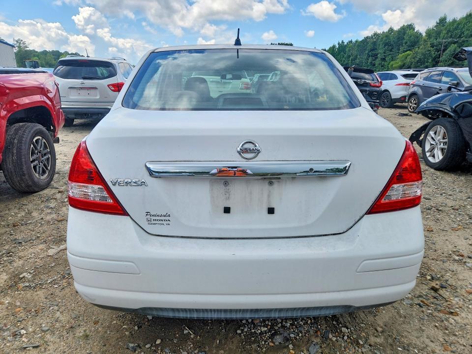 2010 Nissan Versa 1.8 s