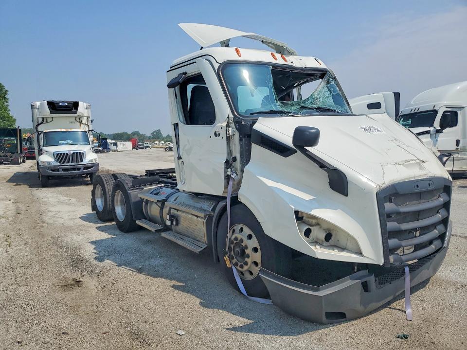 2025 Freightliner Cascadia 116 Semi Truck