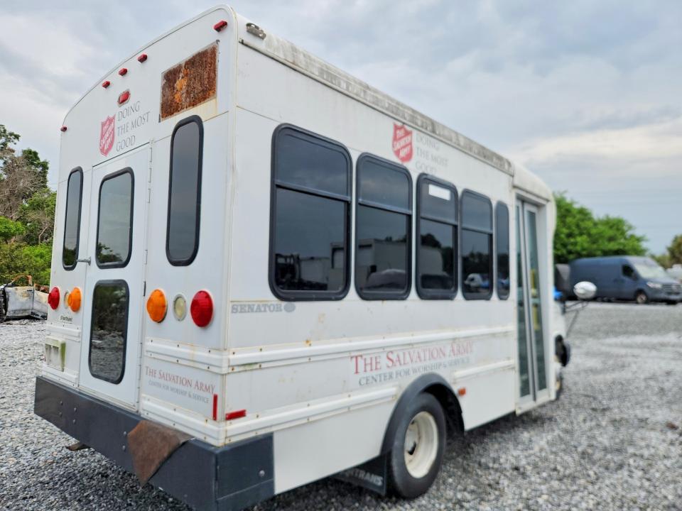 2010 Chev 2009 Chevrolet Express Shuttle Bus