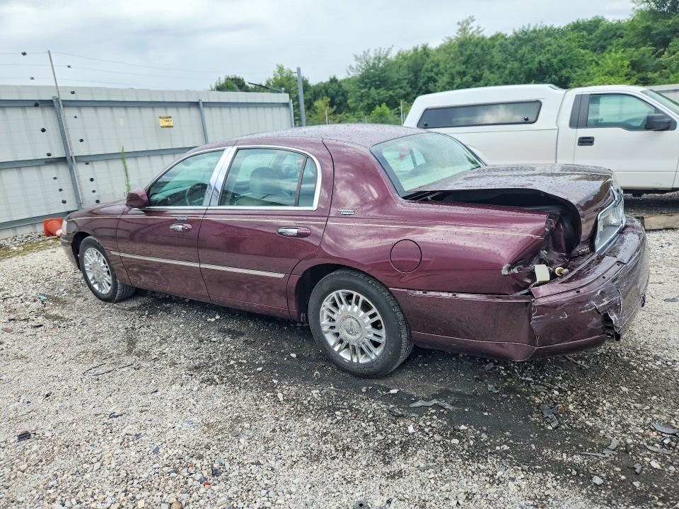 2006 Lincoln Town car Signature Limited