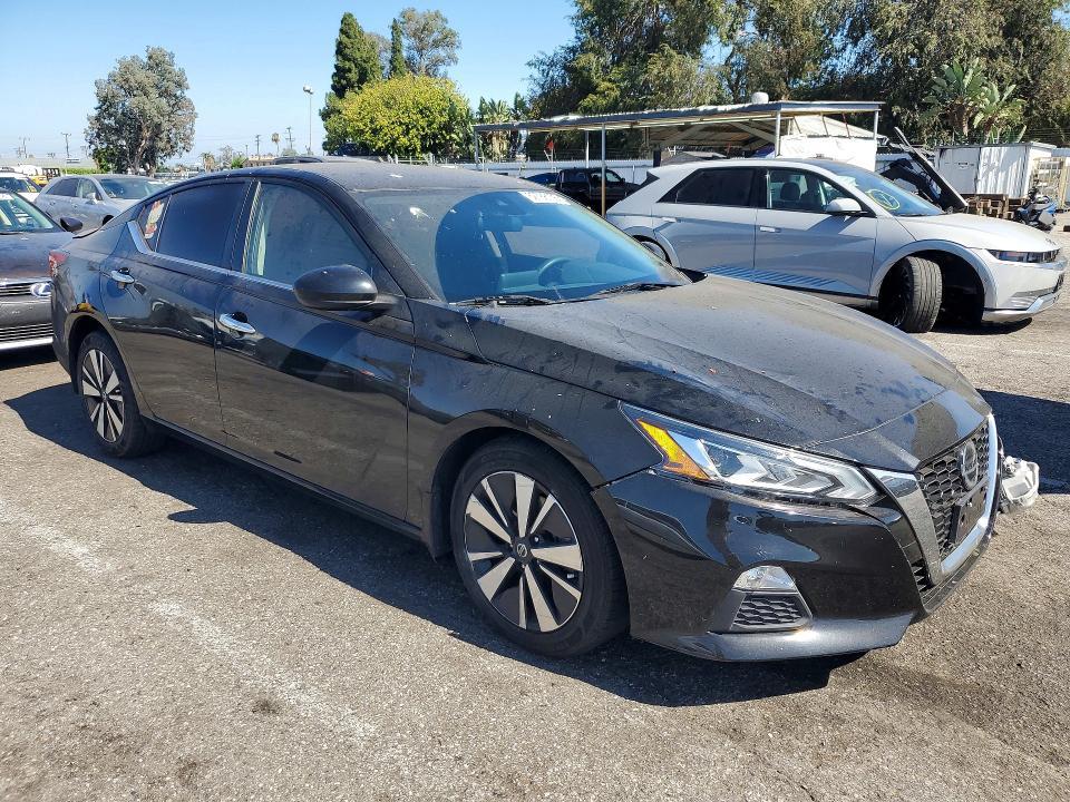 2022 Nissan Altima SV