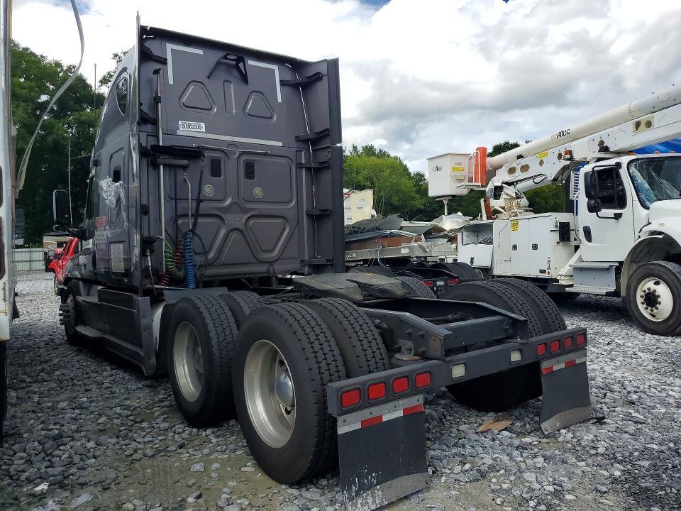 2013 Freightliner Cascadia Semi Truck