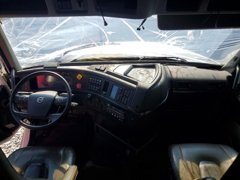 2019 Volvo VNL Semi Truck