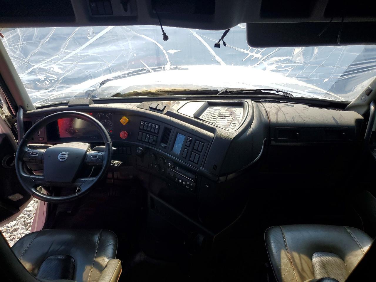 2019 Volvo VNL Semi Truck