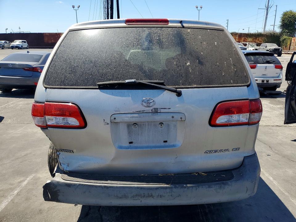2001 Toyota Sienna ce
