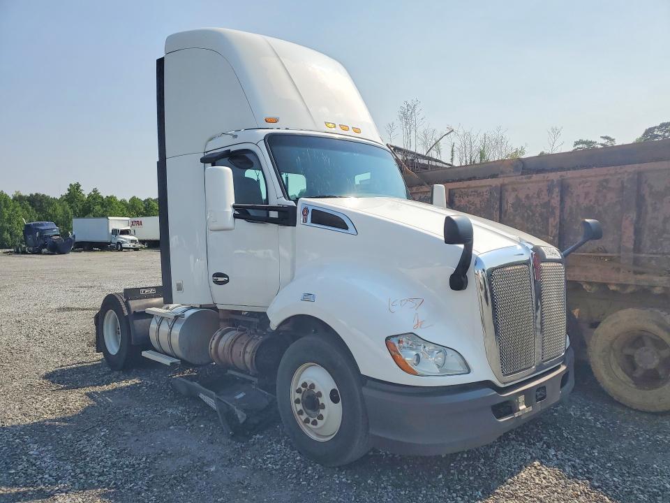 2018 Kenworth T680 Semi Truck