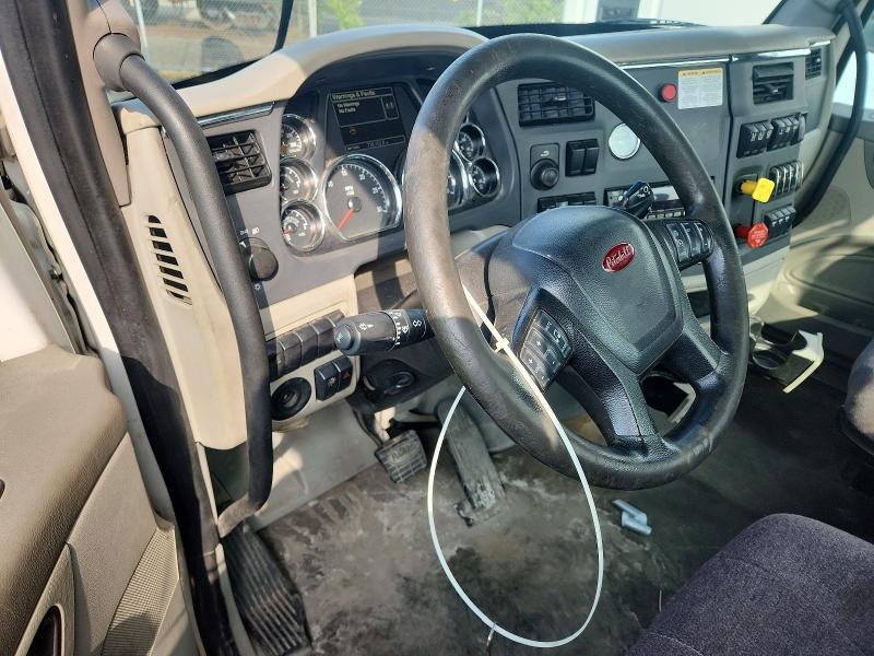 2021 Peterbilt 579 Semi Truck