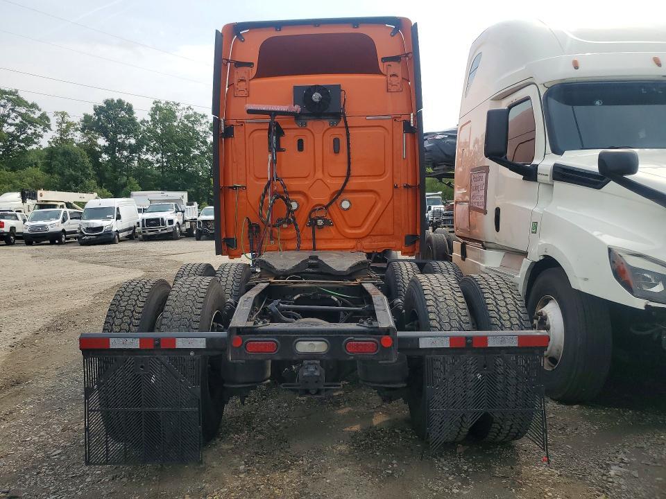 2019 Freightliner Cascadia 116 Semi Truck
