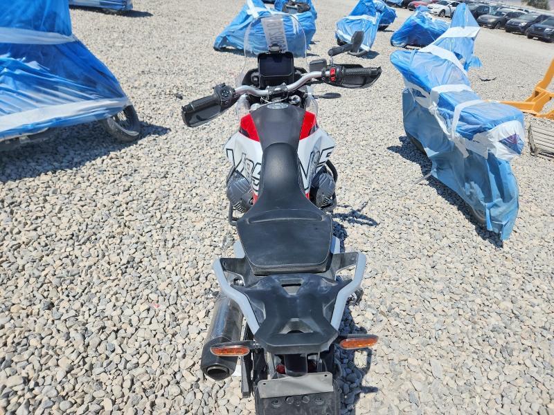 2025 Moto Guzzi V85 TT